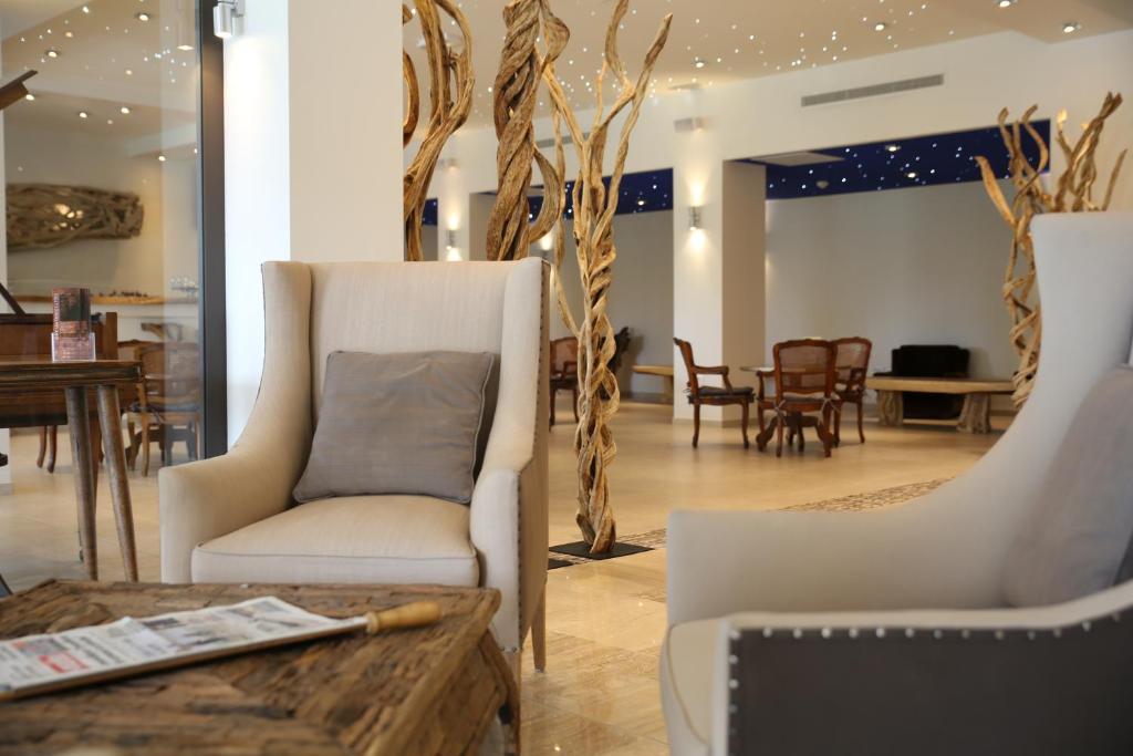 a living room with two chairs and a table at Hôtel Campo Dell'oro in Ajaccio