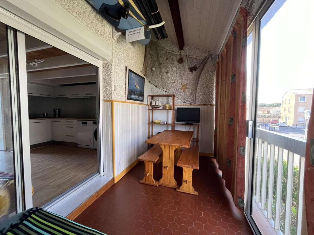 Fotografia z galérie ubytovania Studio Mezzanine - Parking Privé - Plage et Commerces à Proximité - Quartier Calme - FR-1-701-48 v destinácii Valras-Plage