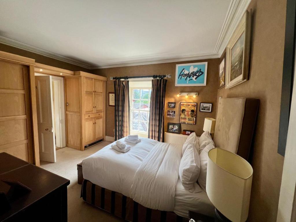 a bedroom with a bed and a window at Burlington Townhouse in Dublin