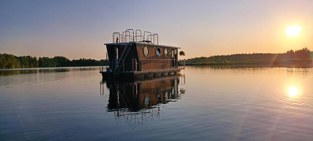 Fotografie z fotogalerie ubytování Svencele Boats laivai-namai kuriems nereikia laivavedžio teisių v destinaci Svenele
