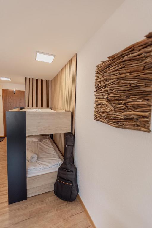 Postel nebo postele na pokoji v ubytování Charmant studio au centre de Saas-Fee
