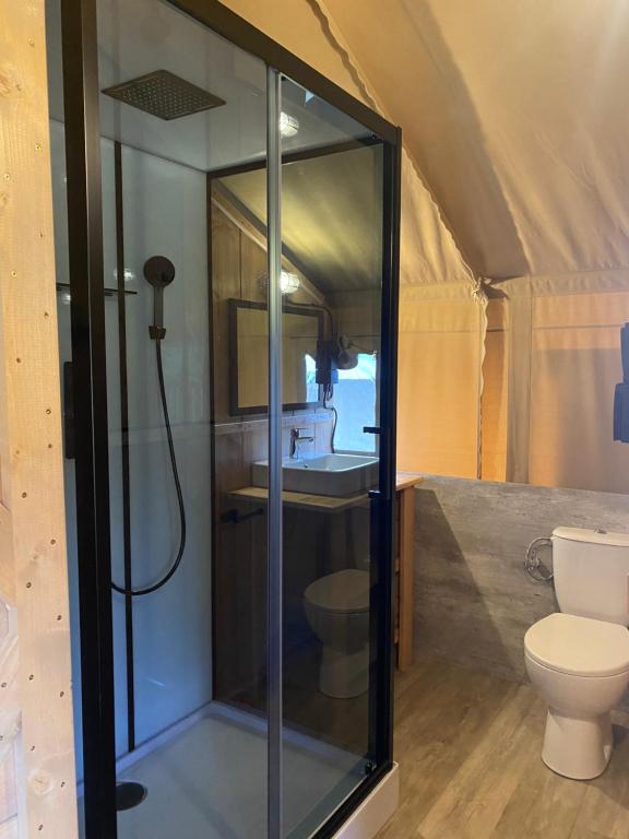 Koupelna v ubytování Kemp Sluknov- Glamping