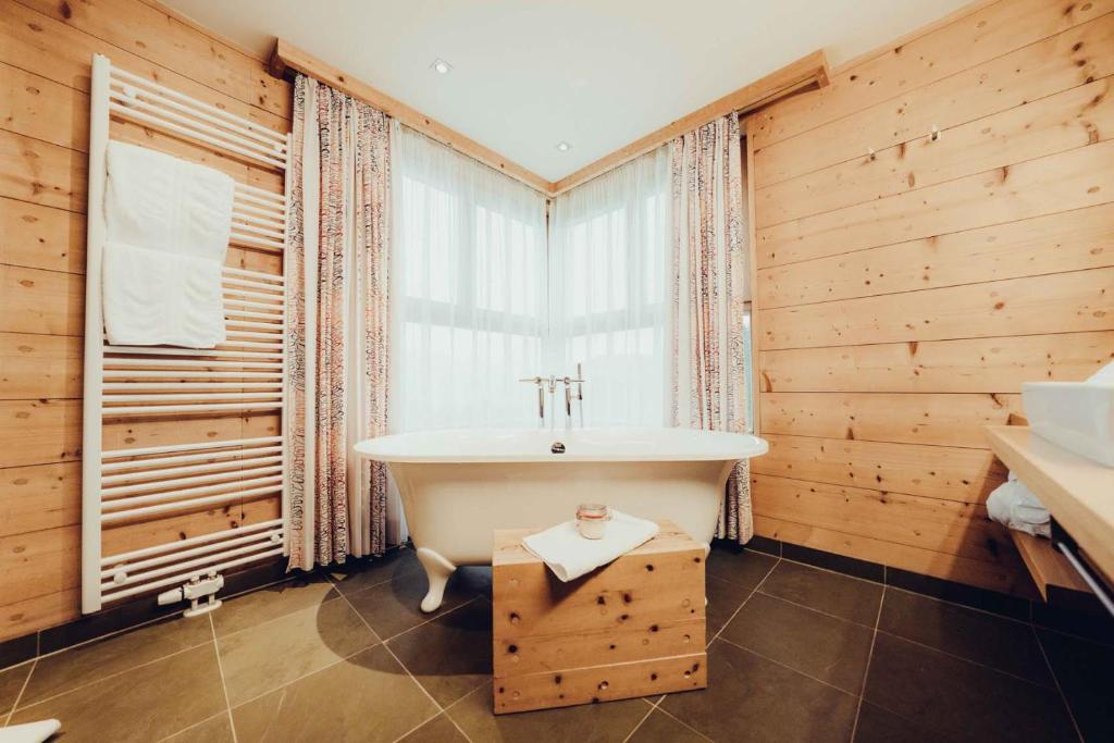 Holzhotel Forsthofalm - 17