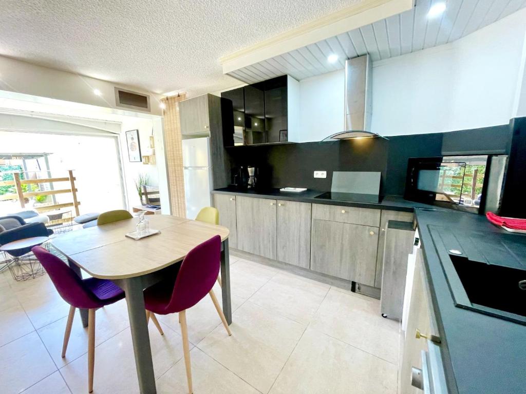 Photo de la galerie de l'établissement Kermily, Rez de jardin, deux pièces à Agde, au Grau-dʼAgde