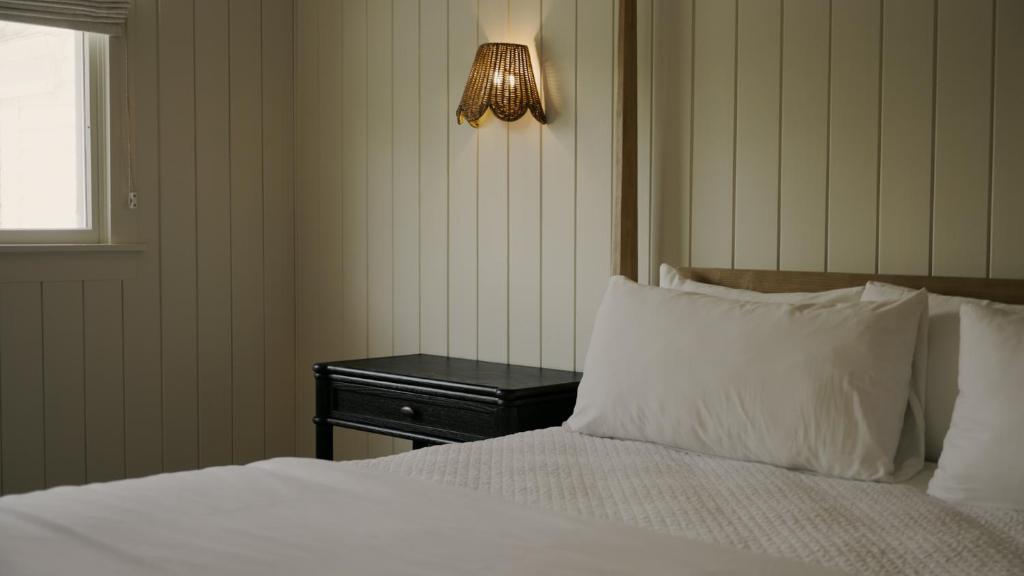 The Litchfield Inn - King Bohemian Room