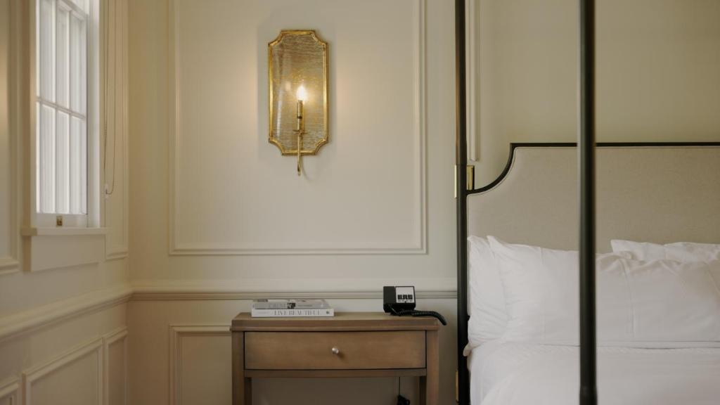 The Litchfield Inn - King Bridal Room