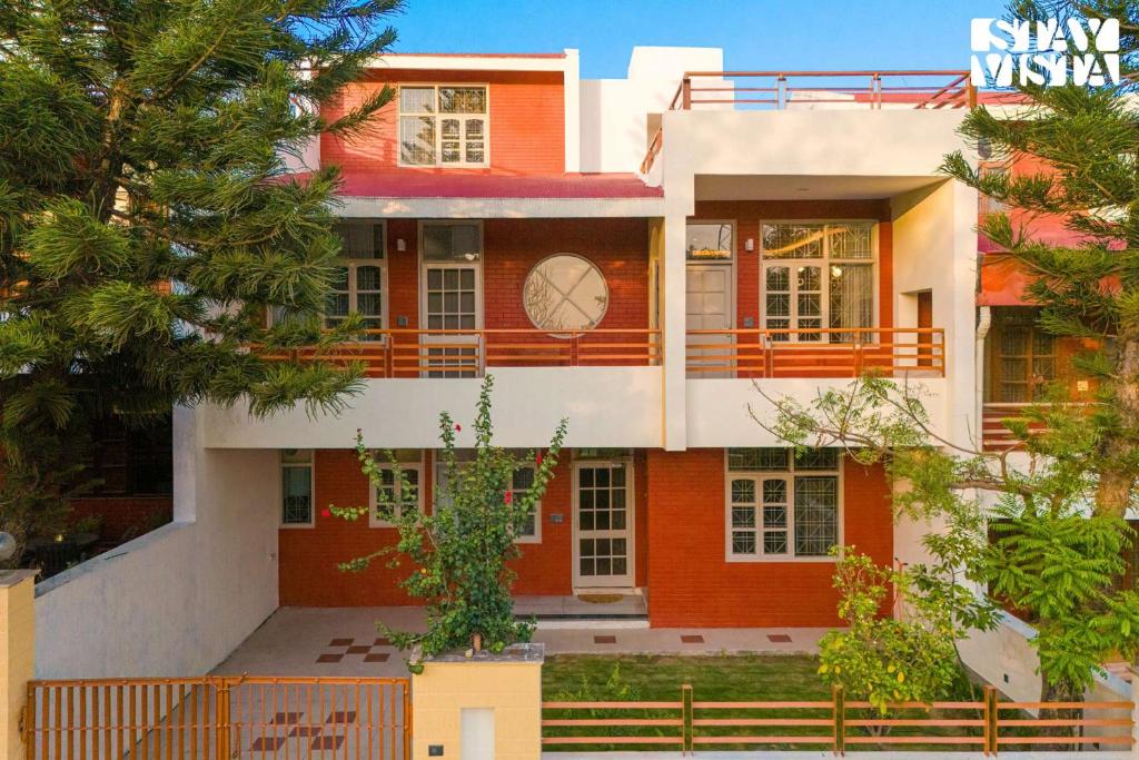 Το κτήριο όπου στεγάζεται  η βίλα
