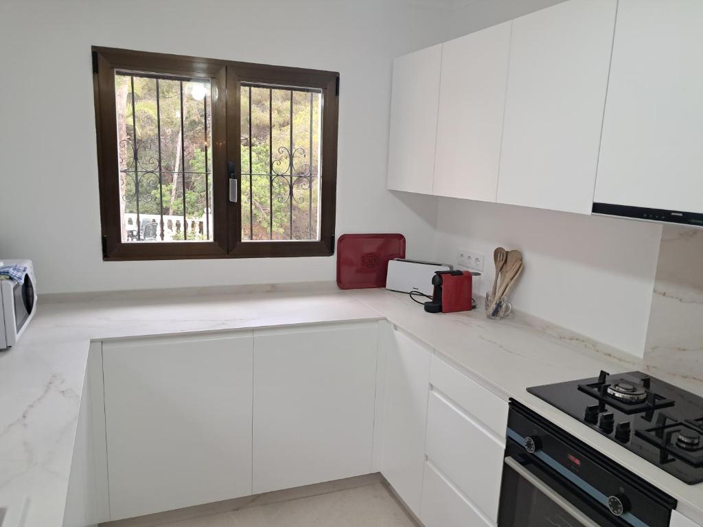 Kuchyň nebo kuchyňský kout v ubytování Seaview Villa Balcon al Mar Javea