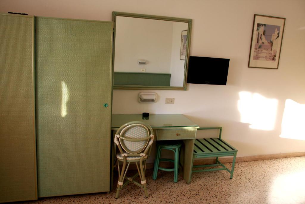 TV a/nebo společenská místnost v ubytování Hotel Excelsior