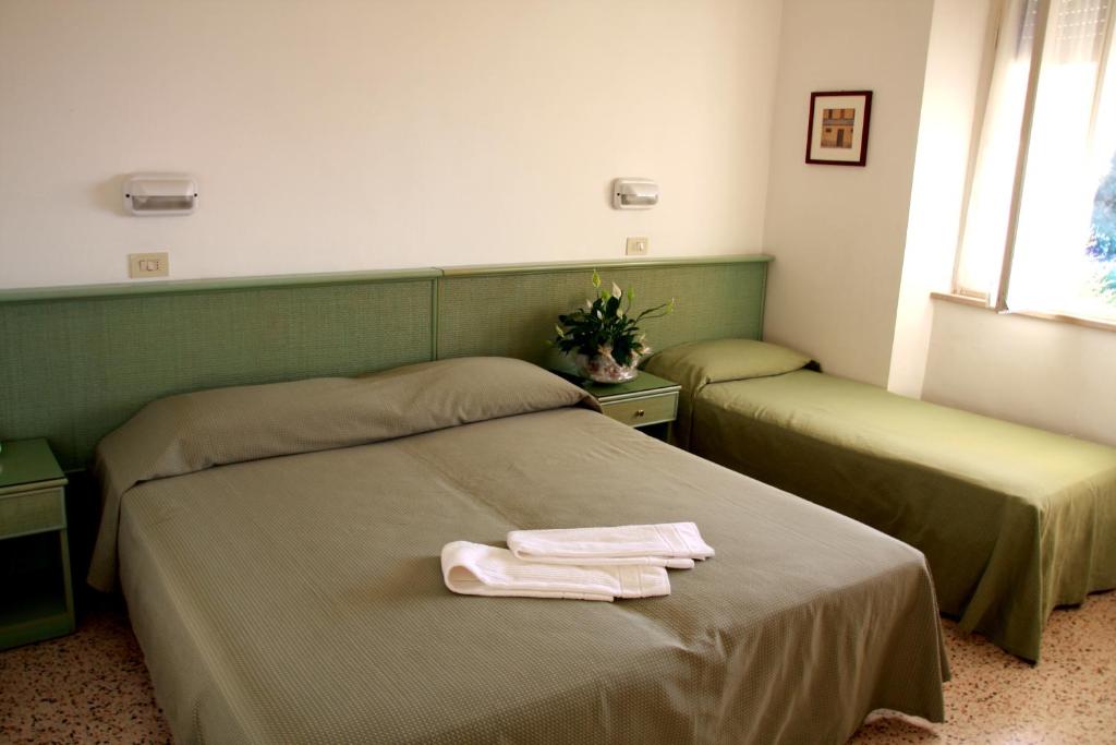 Postel nebo postele na pokoji v ubytování Hotel Excelsior