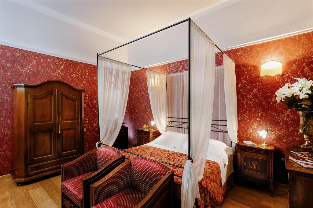 Postel nebo postele na pokoji v ubytování Hotel Palazzo dal Borgo