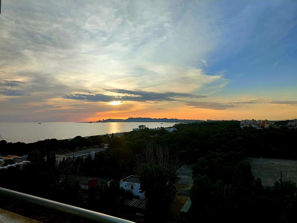 Magnifique Duplex avec Terrasse et Balcon vue mer à 100m de la Plage 3 Chambres