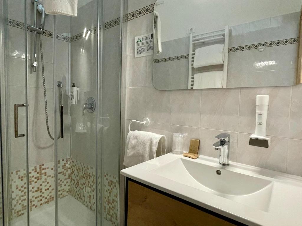 Koupelna v ubytování B City Hotel