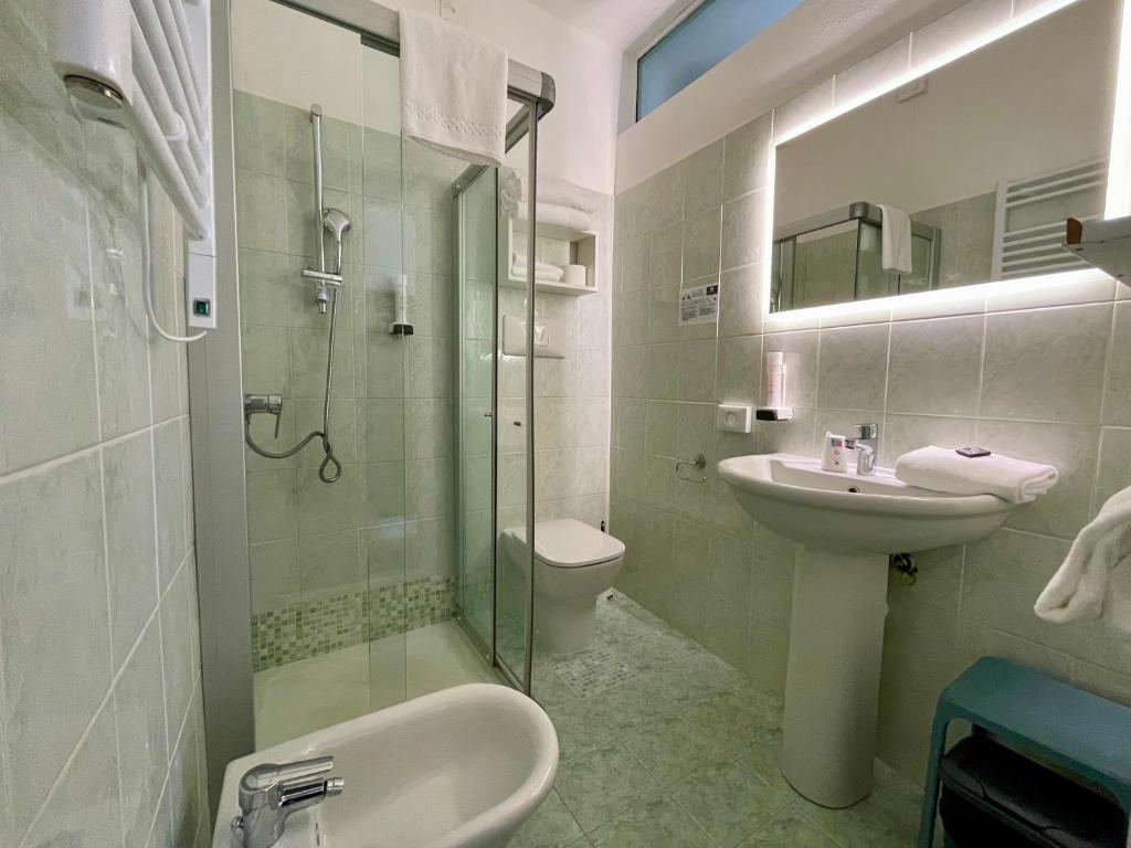 Koupelna v ubytování B City Hotel