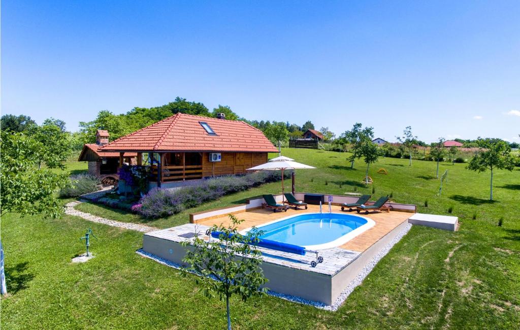Bazén v ubytovaní 2 Bedroom Amazing Home In Lepoglava alebo v jeho blízkosti