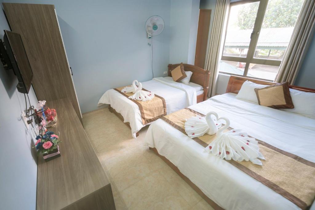 Postel nebo postele na pokoji v ubytování Ha Long Fancy Hostel with Vegetarian and Vegan Restaurant