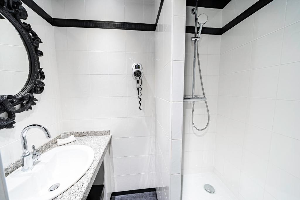 Hotel Villa Nicolo - Tour Eiffel - Resim 23