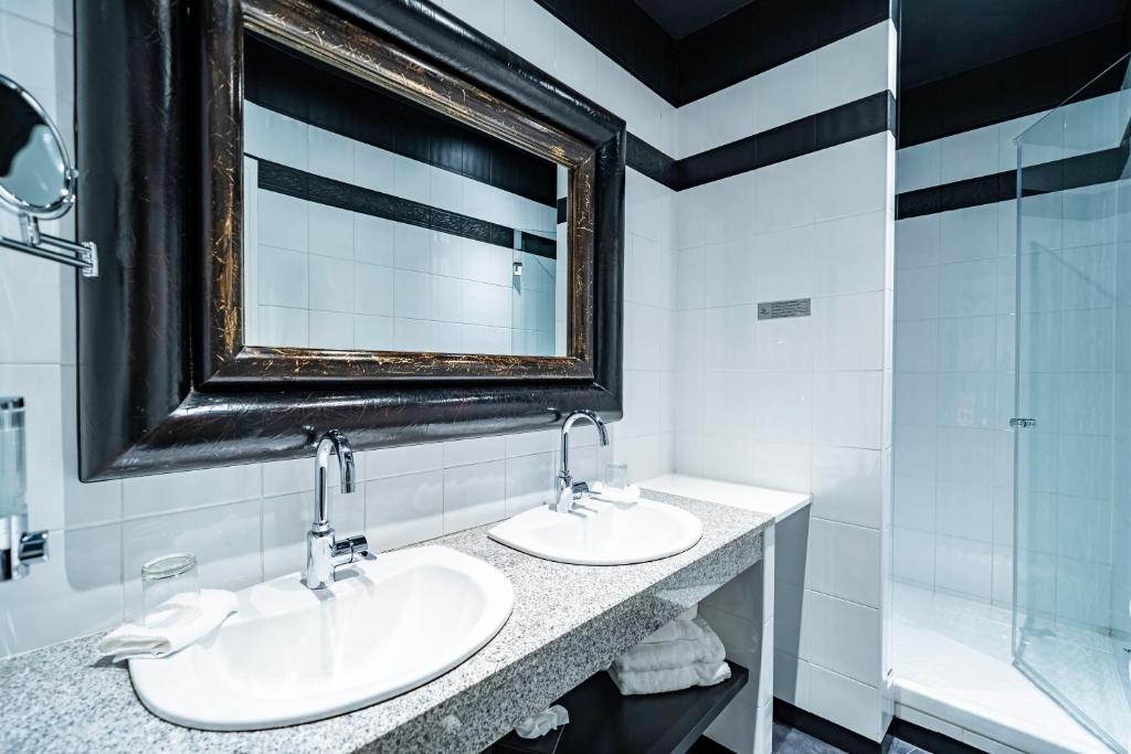 Hotel Villa Nicolo - Tour Eiffel - Resim 26