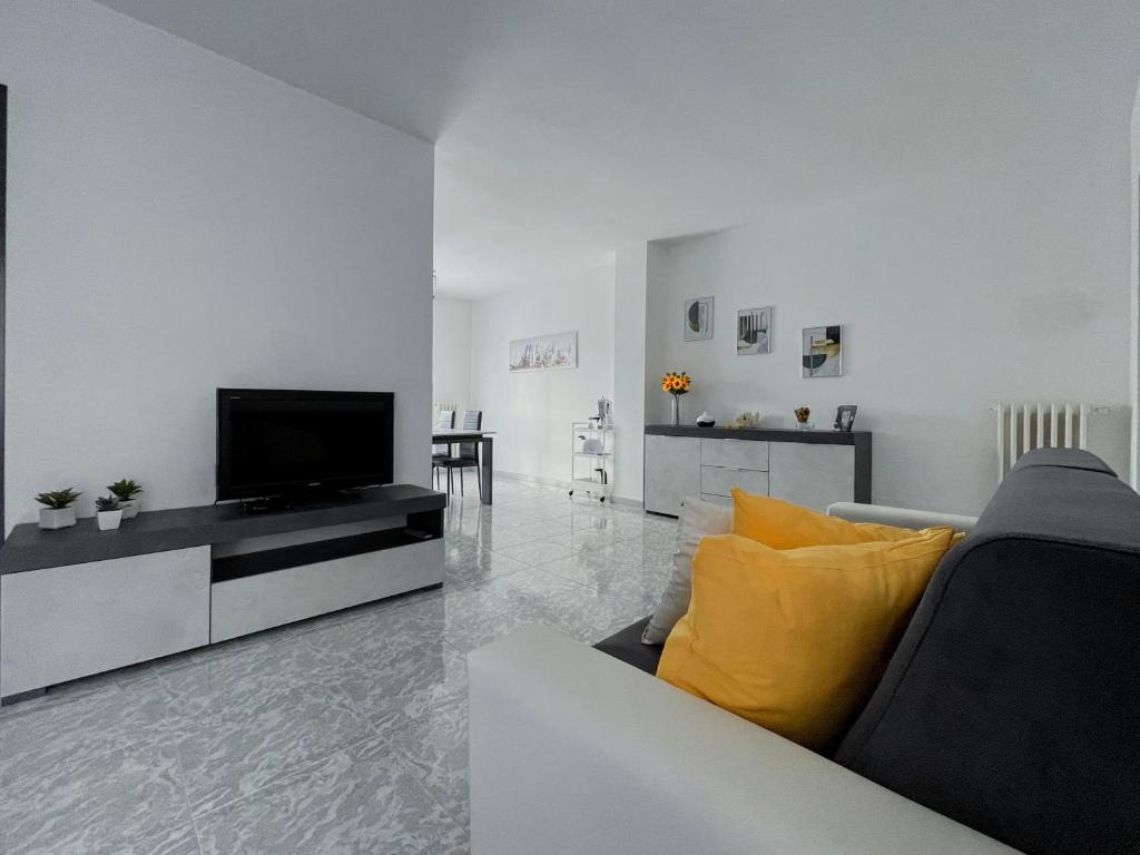 TV a/nebo společenská místnost v ubytování Apulian Apartment