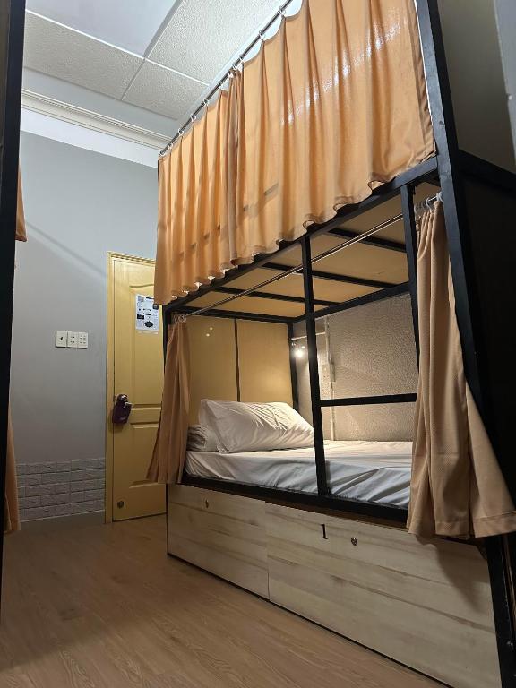 Postel nebo postele na pokoji v ubytování Alleyway Hostel