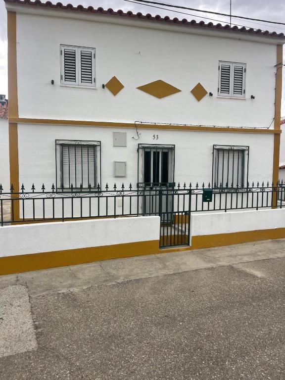 Casa da Barragem Montargil - Maison De Quatre Chambres