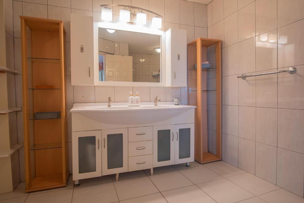 Beautiful Luxury Home in Seroe Colorado - Villa De Tres Habitaciones