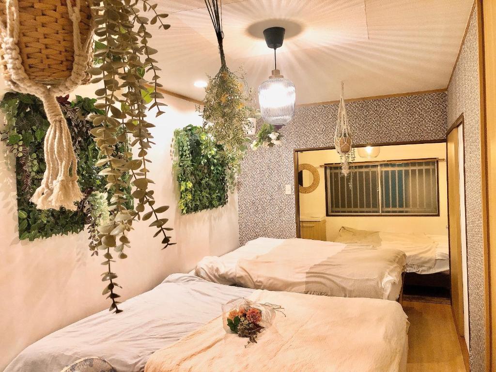 En eller flere senge i et værelse på The garden inn Osaka Dome