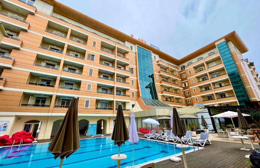 Bazén v ubytování AMH Hotel Durres nebo v jeho okolí