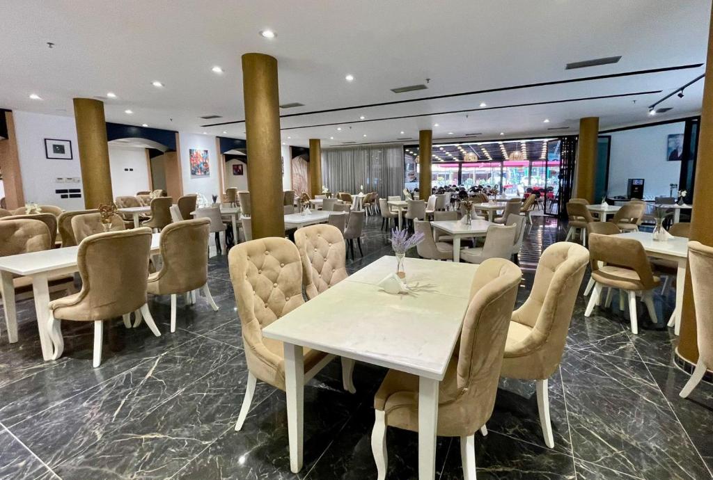 Restaurace v ubytování AMH Hotel Durres