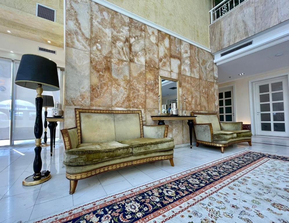 Posezení v ubytování AMH Hotel Durres