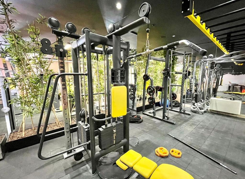 Fitness centrum a/nebo fitness zařízení v ubytování AMH Hotel Durres