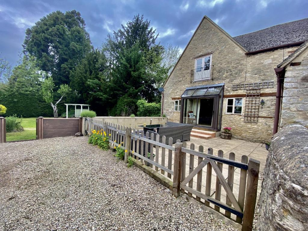 The Old Coach House, Witney (precios actualizados 2024)