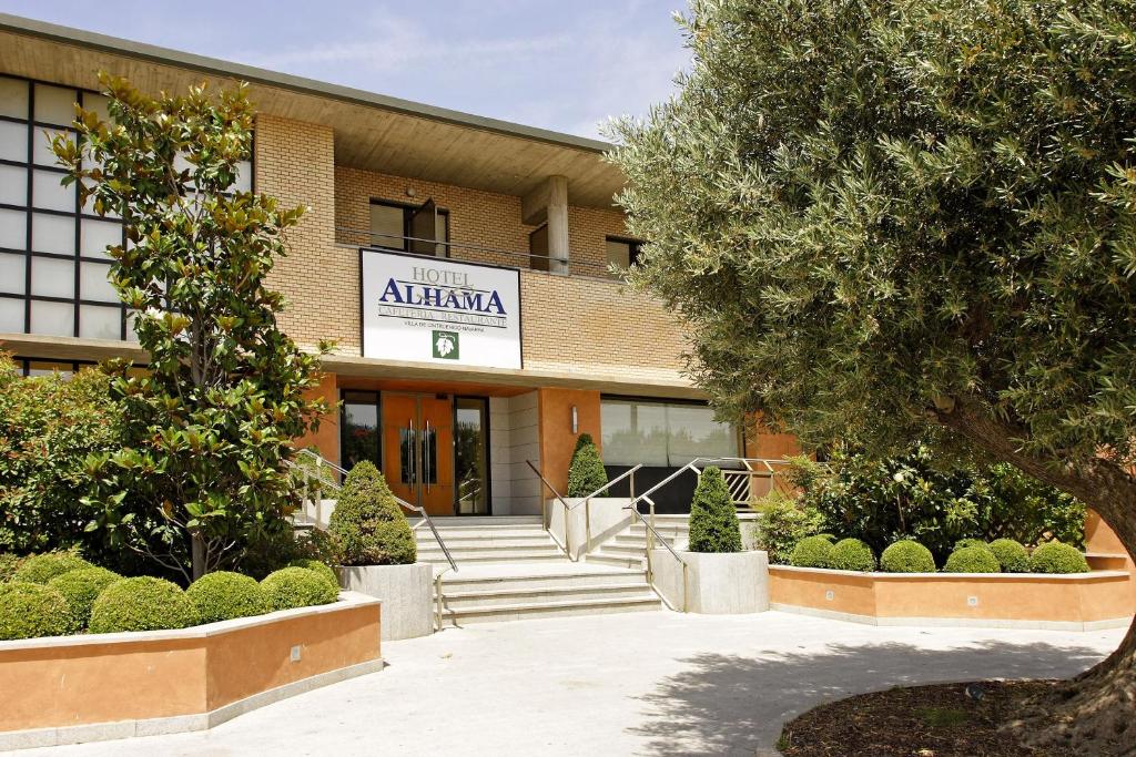 a building with a sign on the front of it at Hotel Alhama in Cintruénigo
