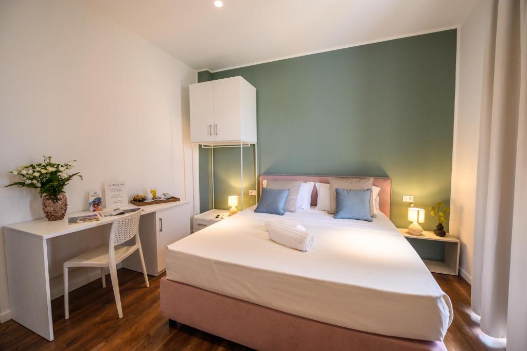 Postel nebo postele na pokoji v ubytování Baitan Hotel