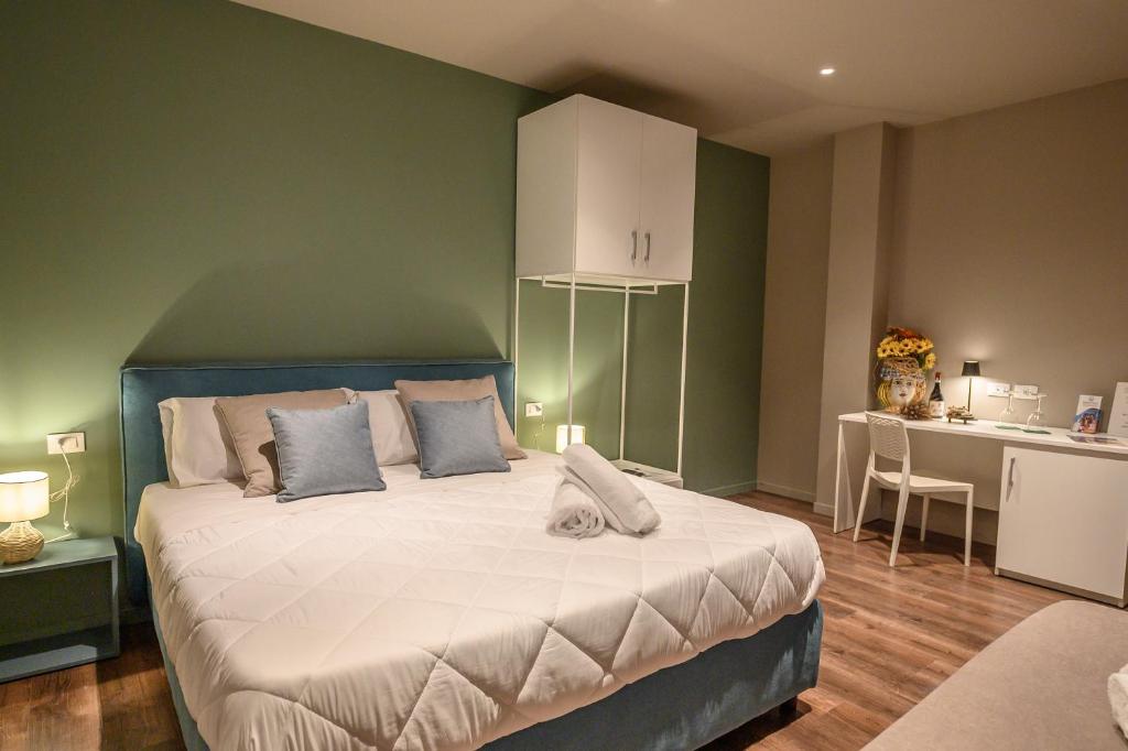 Postel nebo postele na pokoji v ubytování Baitan Hotel