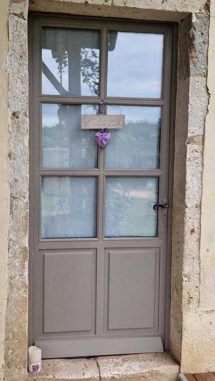 Φωτογραφία από το άλμπουμ του Au Clair de Vianne -Vue panoramique-chambres indépendantes- Chambre Romance avec jardin et jacuzzi privatifs-calme σε Vianne