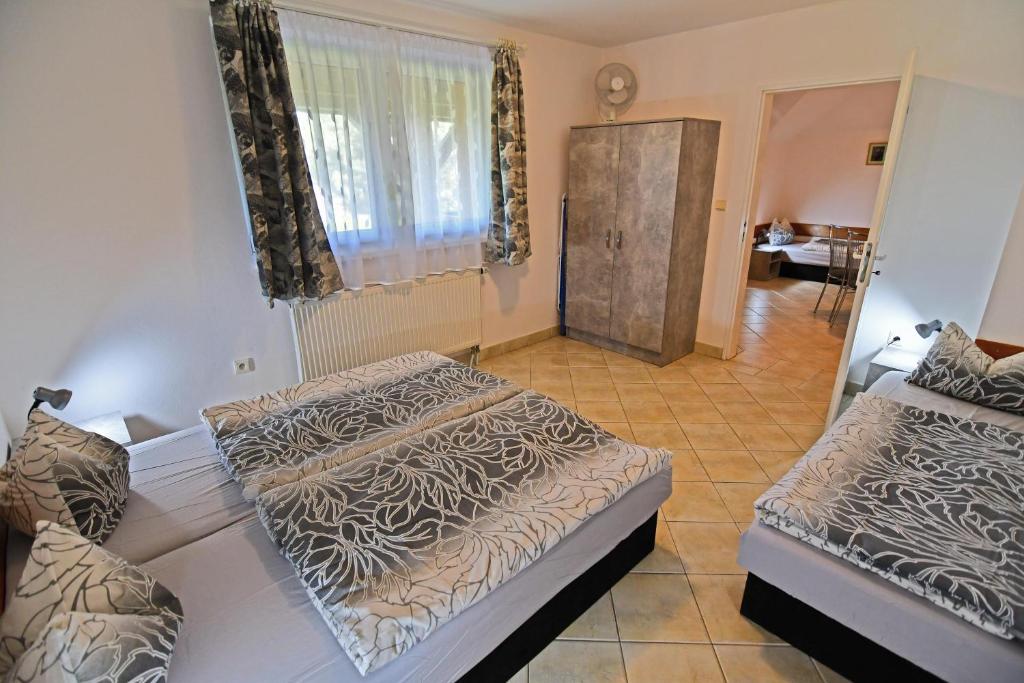 Postel nebo postele na pokoji v ubytování Penzión Hôrka