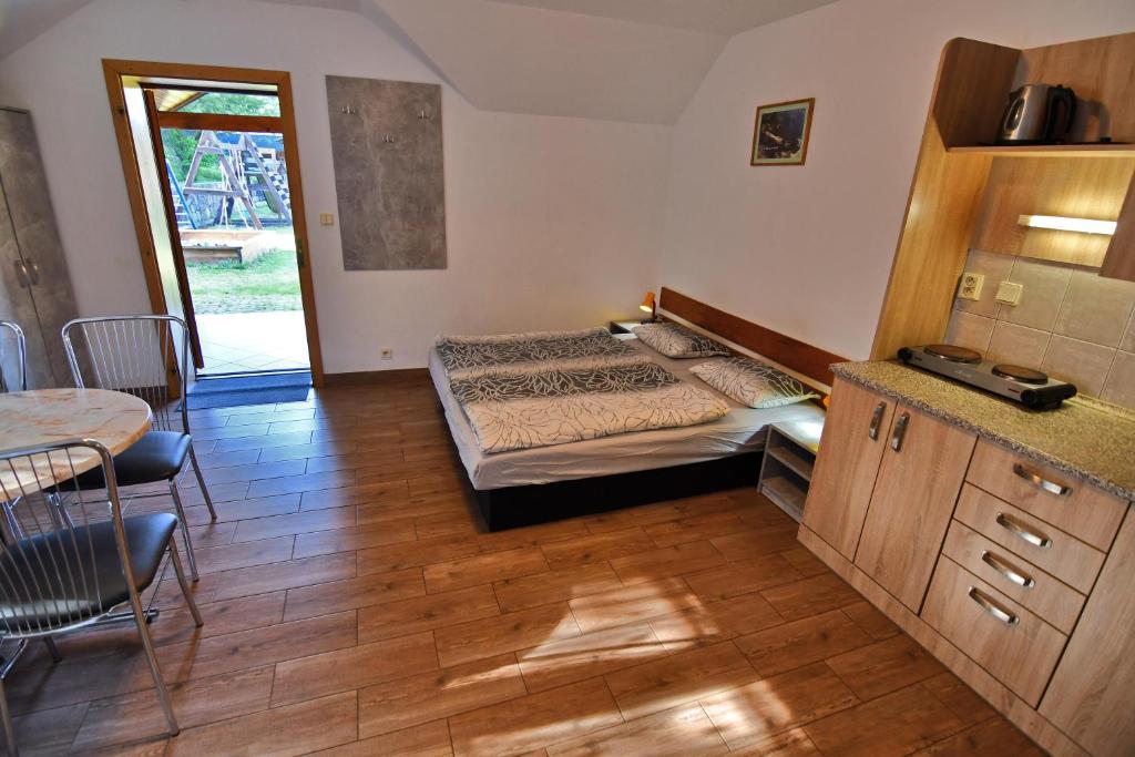 Kuchyň nebo kuchyňský kout v ubytování Penzión Hôrka