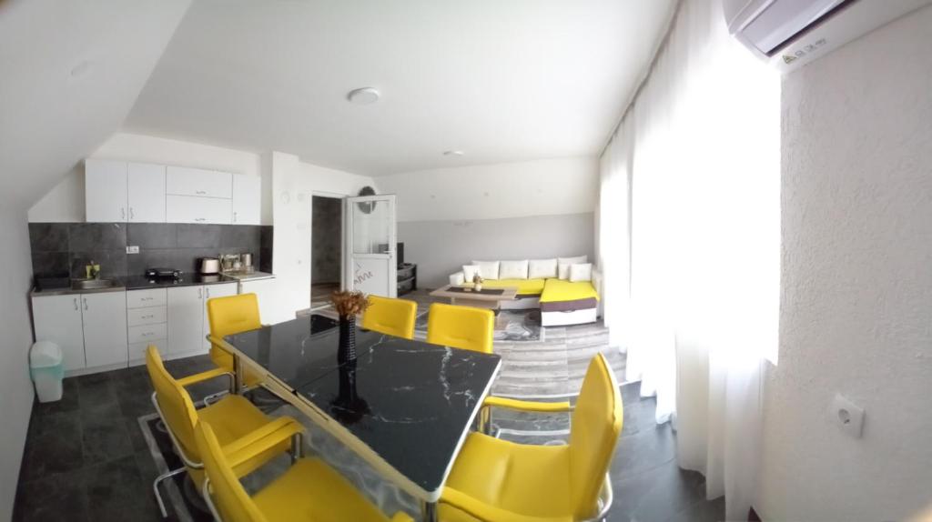 Kuchyň nebo kuchyňský kout v ubytování Apartmani Romansa Perucac