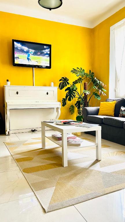 TV a/nebo společenská místnost v ubytování ZAPPI CYCLING HOTEL
