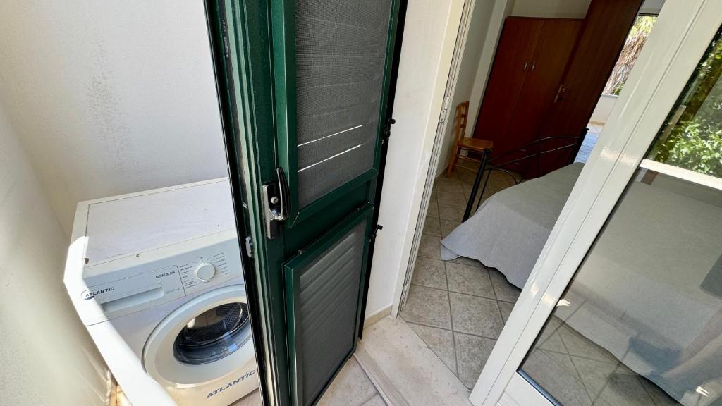 A bathroom at Appartamento LUNGOLAGO by Salento Affitti