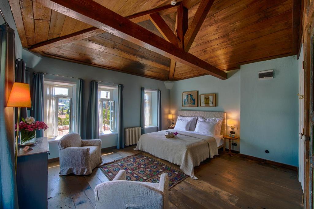 a bedroom with a bed and a wooden ceiling at İda Blue Adatepe in Kucukkuyu