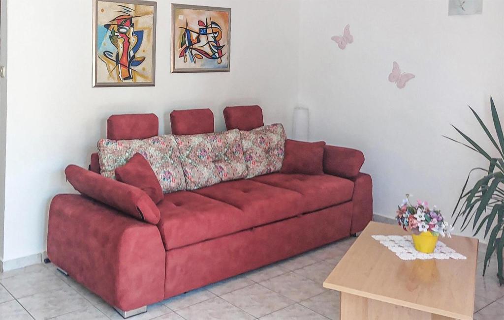 Posezení v ubytování Nice Apartment In Stara Baska With Wifi