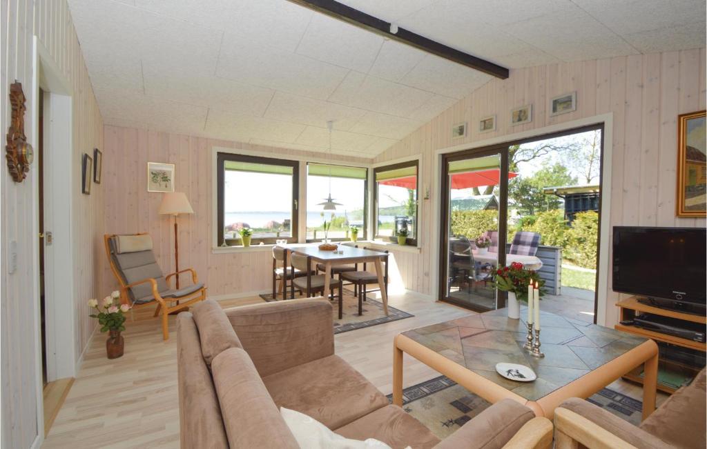 TV a/nebo společenská místnost v ubytování Holiday Home Alkenvej