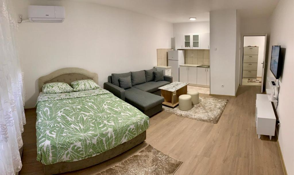TV a/nebo společenská místnost v ubytování Apartman Panda Priboj