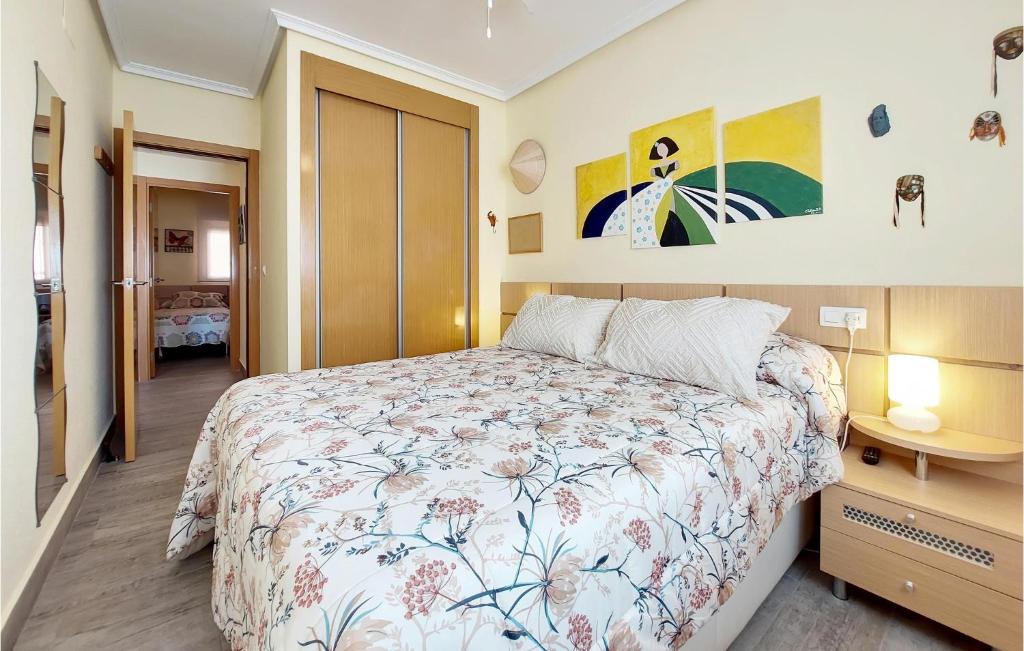 Posteľ alebo postele v izbe v ubytovaní Cozy Apartment In Cabanes With Wifi