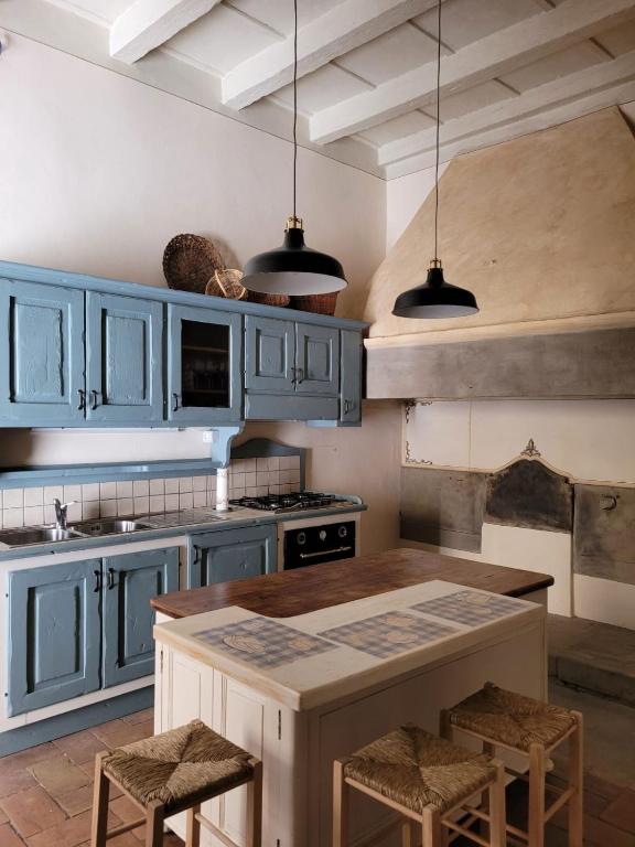 Kuchyň nebo kuchyňský kout v ubytování Casa Fresia centro storico Poppi