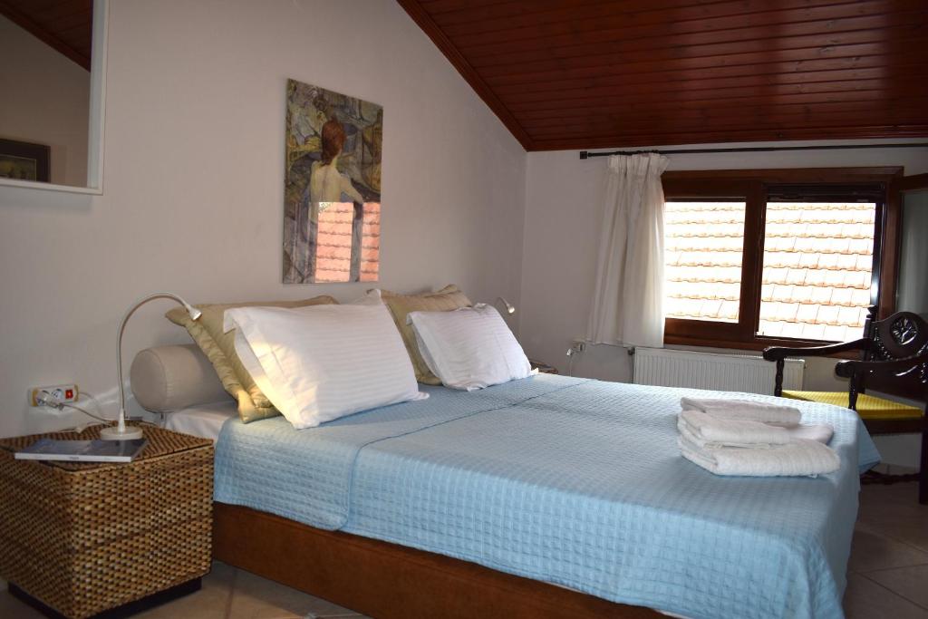 Postel nebo postele na pokoji v ubytování Kallikratia Holiday Flat 1