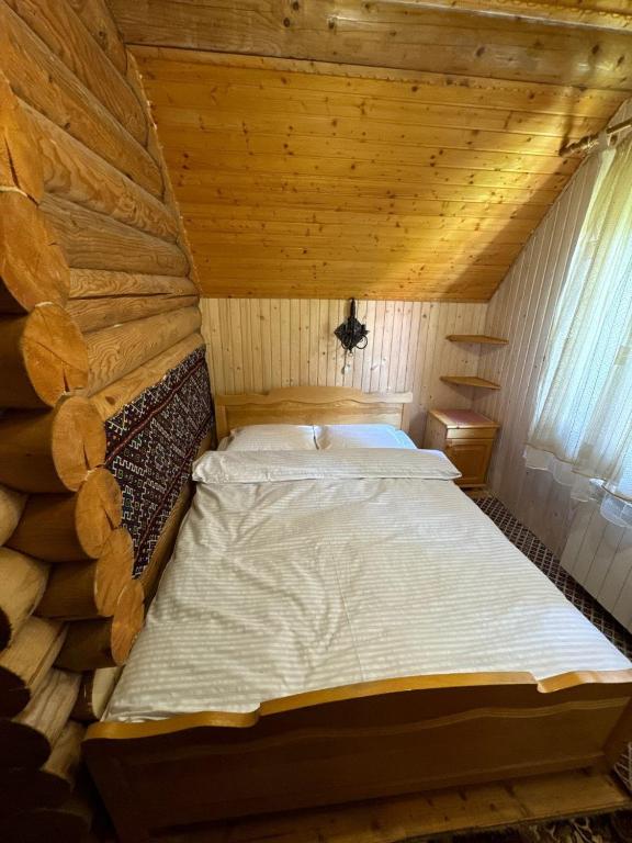 Postel nebo postele na pokoji v ubytování Ялинка