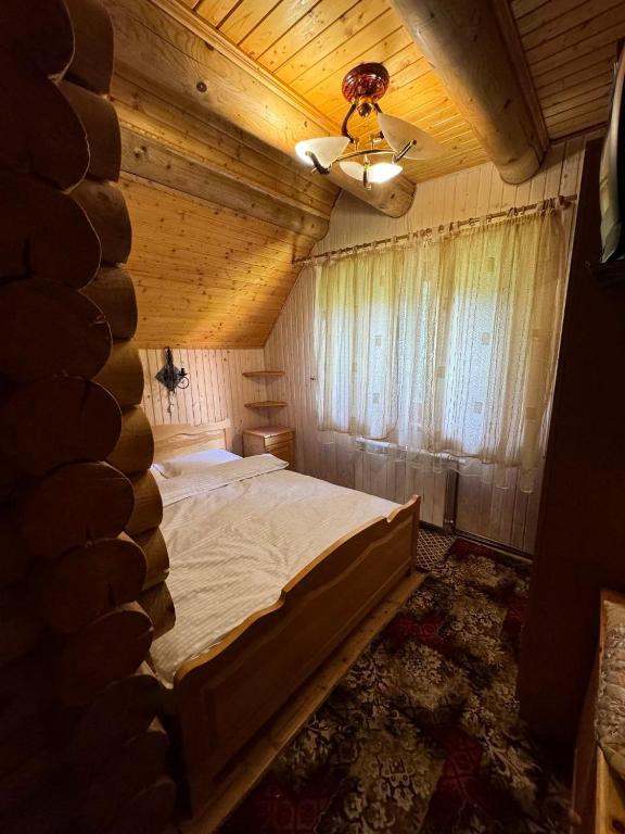 Postel nebo postele na pokoji v ubytování Ялинка